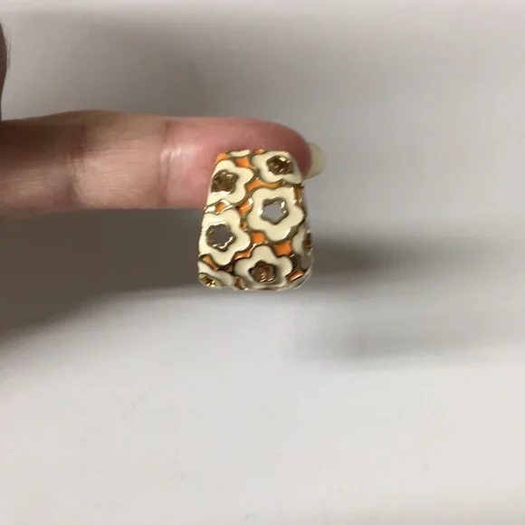 🖤ST.JOHN RARE clip on earrings